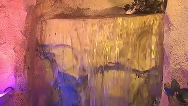 瀑布旅行岩石假山视频灯光视频的预览图